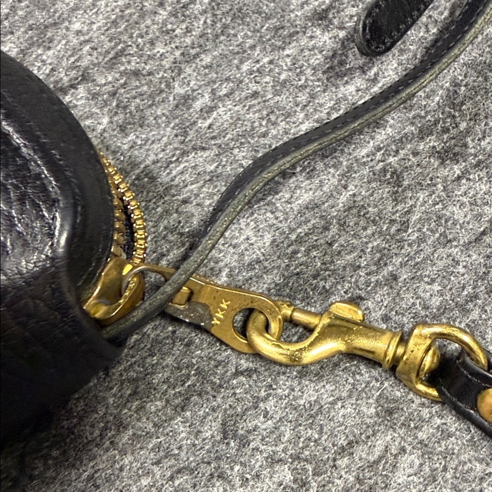 Dooney & Bourke Vintage Black Textured Leather purse. - Picture 9 of 10